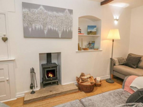 Bluebell Cottage - Log burner, Peak District Village, Walks, Dogs, Cosy